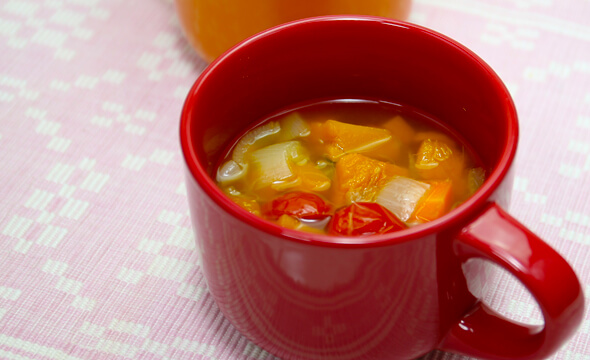 濃い色野菜スープ