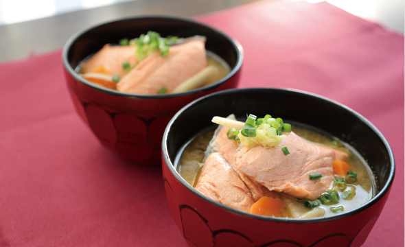 鮭と根菜の生姜味噌汁